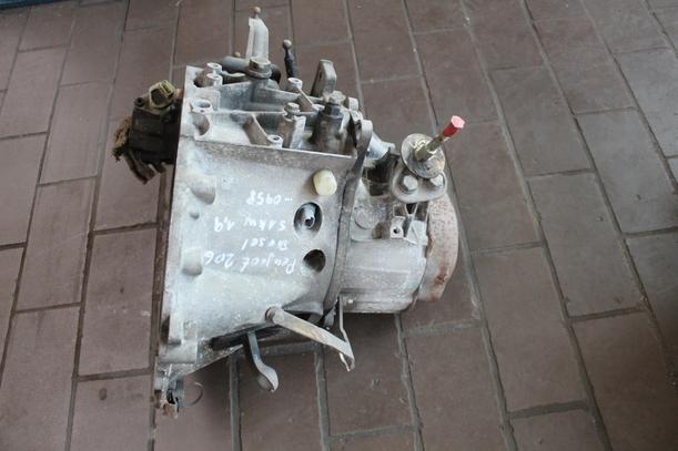 Foto: SCHALTGETRIEBE 5-GANG 20DL72 eines Peugeot 206 D 70 Exclusive
