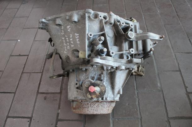 Foto: SCHALTGETRIEBE 5-GANG 20DL72 eines Peugeot 206 D 70 Exclusive