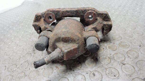Foto: BREMSSATTEL VORN LINKS eines Ford Sierra Turnier Exclusive