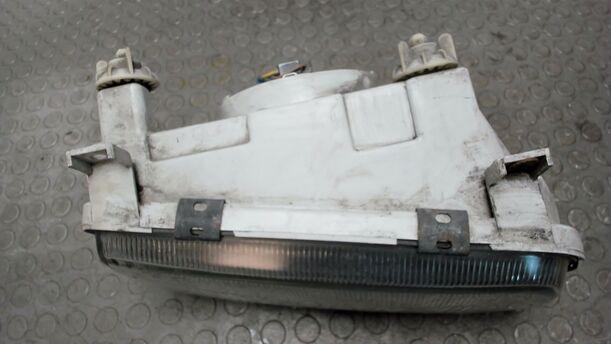 Foto: SCHEINWERFER RECHTS VOR FACELIFT eines Skoda Felicia Combi 1.3 CLX