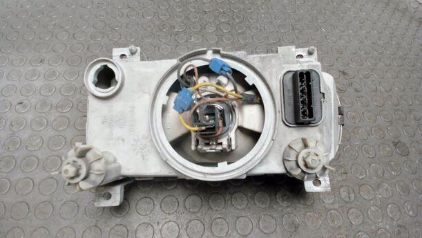 Foto: SCHEINWERFER RECHTS VOR FACELIFT eines Skoda Felicia Combi 1.3 CLX