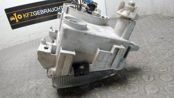Foto: SCHEINWERFER RECHTS VOR FACELIFT eines Skoda Felicia Combi 1.3 CLX