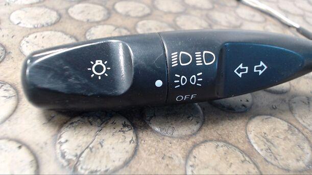 Foto: BLINKERSCHALTER/ KOMBISCHALTER eines Daewoo Nexia 1.5 Exclusive