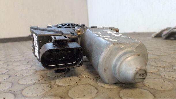 Foto: FENSTERHEBERMOTOR VORN RECHTS eines Audi A4 1.8