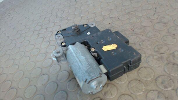 Foto: MOTOR SCHIEBEDACH eines Opel Astra EX