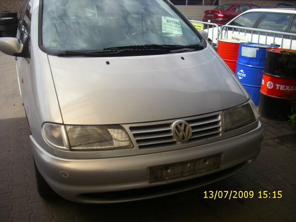 Foto: MOTORHAUBE eines VW Sharan 2.0 Exclusive