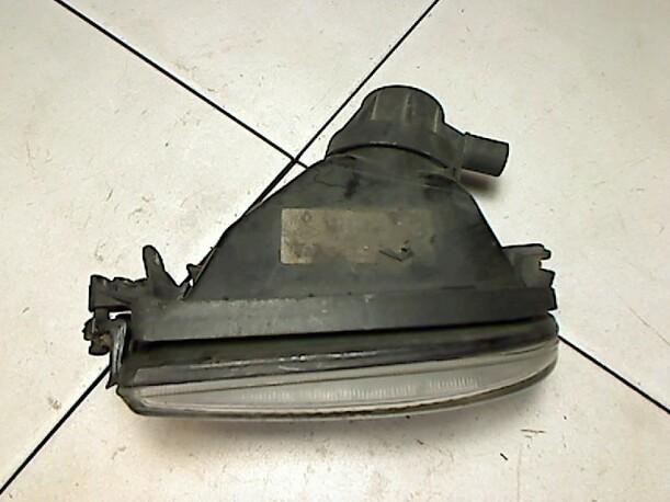 Foto: NEBELSCHEINWERFER  LINKS eines Renault R 19 1.8 Exclusive