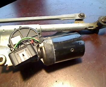Foto: SCHEIBENWISCHERMOTOR VORN eines Opel Vectra 2.0