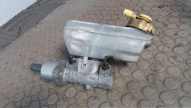 Foto: HAUPTBREMSZYLINDER eines Ford Galaxy 16V