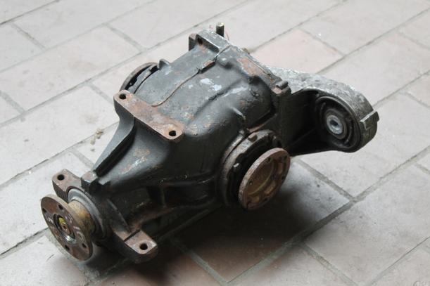 Foto: HINTERACHSGETRIEBE (70000km) eines BMW 316i compact