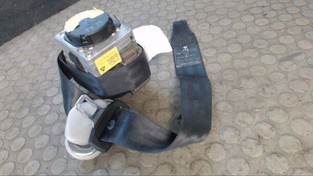 Foto: SICHERHEITSGURT VORNE RECHTS (2/3-TÜRER BIS 2000) eines VW Golf 1.4
