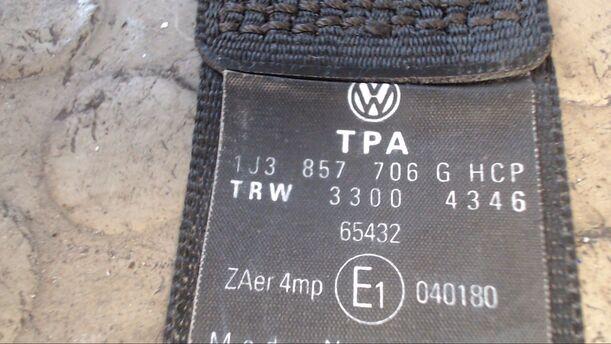 Foto: SICHERHEITSGURT VORNE RECHTS (2/3-TÜRER BIS 2000) eines VW Golf 1.4
