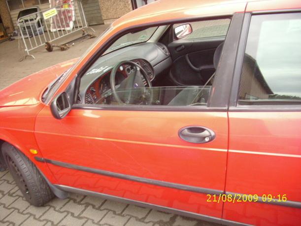 Foto: TÜR VORNE LINKS (2/3-TÜRER) eines Saab 900 2.0i Exclusive