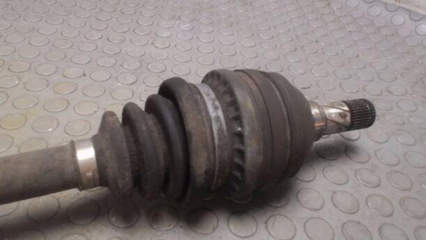 Foto: ANTRIEBSWELLE LINKS eines Saab 900 2.0i