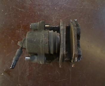 Foto: BREMSSATTEL VORN LINKS eines VW Golf 1.4