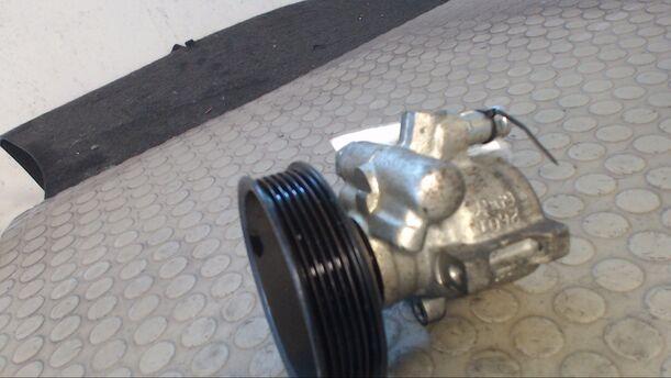 Foto: LENKGETRIEBEPUMPE eines VW Golf 1.4