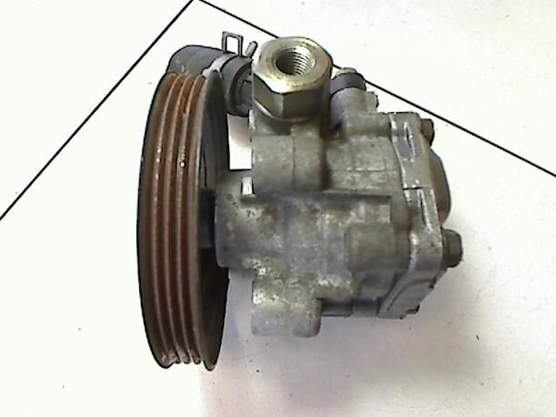 Foto: LENKGETRIEBEPUMPE eines Mazda 323 F 1.9 Club