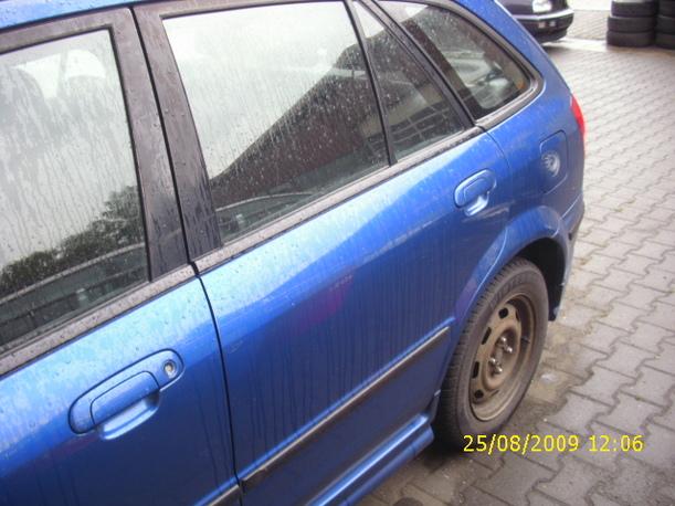 Foto: TÜR HINTEN LINKS eines Mazda 323 F 1.5 Classic