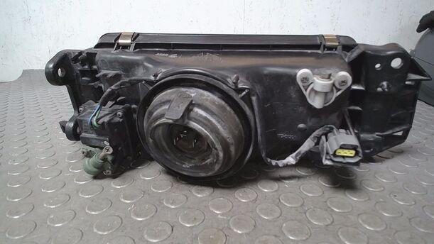 Foto: SCHEINWERFER LINKS eines Mazda 323 1.4i Classic