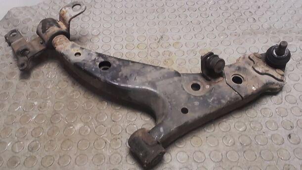 Foto: QUERLENKER VORN LINKS eines Toyota Corolla 1.4 Combispace