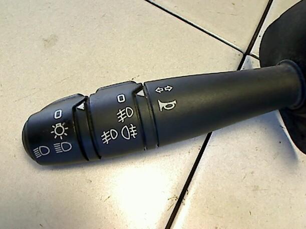 Foto: BLINKSCHALTER/KOMBISCHALTER L eines Renault Clio 1.2