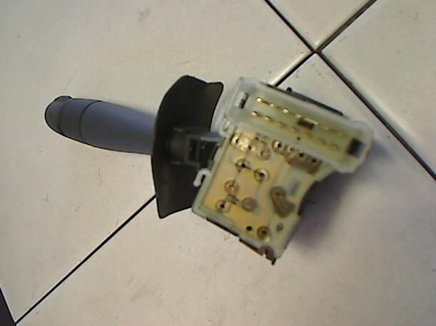 Foto: SCHEIBENWISCHERSCHALTER R eines Renault Clio 1.2