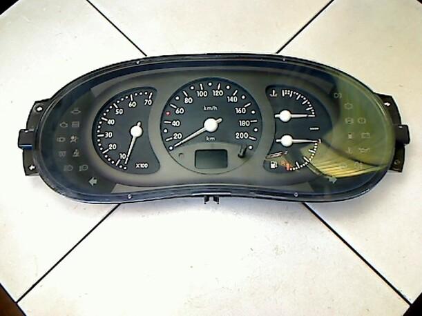 Foto: TACHOEINHEIT eines Renault Clio 1.2
