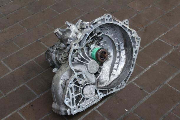 Foto: SCHALTGETRIEBE eines Opel Vectra 1.6 Classic