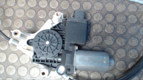 Foto: FENSTERHEBER HINTEN LINKS eines Mitsubishi Carisma 1600 Combispace