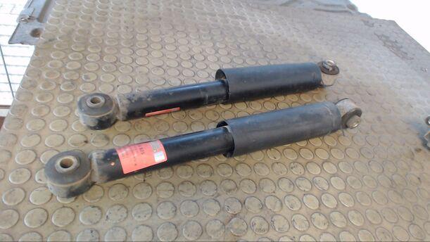 Foto: STOSSDÄMPFERPAAR HINTEN eines Ford Mondeo Turnier Classic
