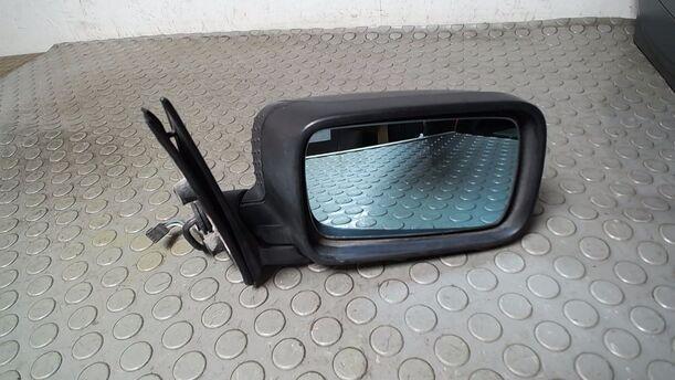 Foto: AUSSENSPIEGEL ELEKTRISCH VERSTELLBAR RECHTS ( UNLACKIERT ) eines BMW 316i