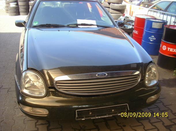 Foto: MOTORHAUBE eines Ford Scorpio Turnier Classic