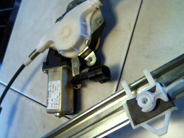 Foto: FENSTERHEBER ELEKTR. VORN LINKS eines Fiat Marea 1.6 16V Weekend