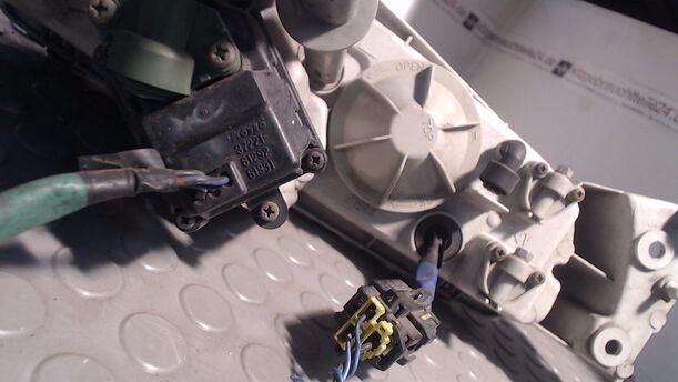 Foto: SCHEINWERFER LINKS eines Mazda 626 2.0i S