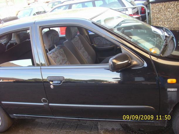 Foto: TÜR VORNE RECHTS 4-TÜRER eines Nissan Almera 1.4 Classic