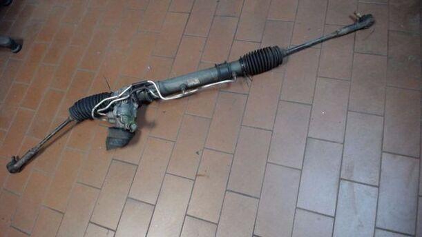 Foto: SERVOLENKUNG eines Nissan Almera 1.4 S