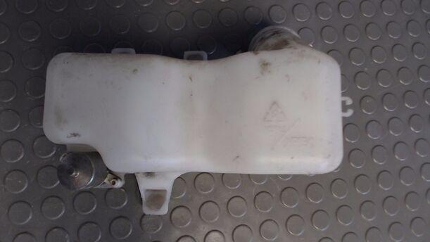 Foto: SCHEIBENWASCHBEHÄLTER HINTEN eines Mazda 626 1.9i