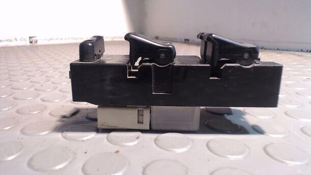 Foto: FENSTERHEBERSCHALTER eines Mazda 626 1.9i