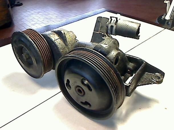 Foto: LENKGETRIEBEPUMPE eines Ford Puma CD