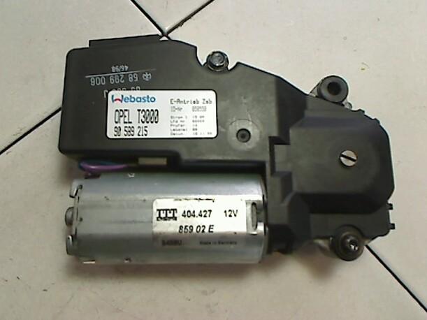 Foto: SCHIEBEDACHMOTOR eines Opel Astra 2.0 Combispace