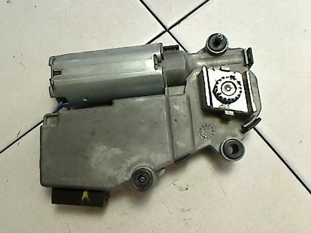 Foto: SCHIEBEDACHMOTOR eines Opel Astra 2.0 Combispace