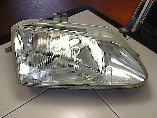 Foto: SCHEINWERFER RECHTS eines Renault Megane Scenic 1.6e Combispace