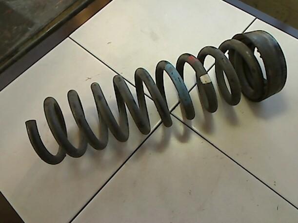 Foto: VORDERFEDER LINKS eines Mercedes-Benz C 180
