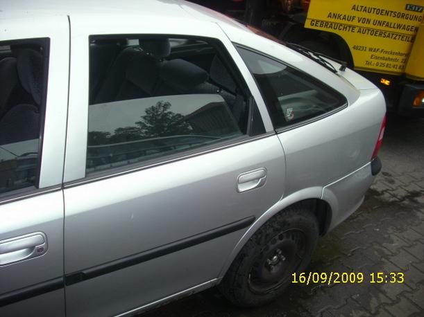 Foto: TÜR HINTEN LINKS eines Opel Vectra 1.6 Classic