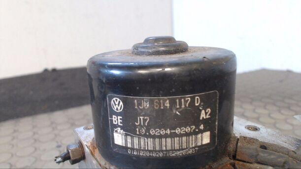Foto: HAUPTBREMSAGGREGAT ABS eines VW Golf 1.4