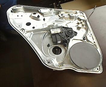 Foto: FENSTERHEBER MIT MOTOR HL eines VW Passat Variant 1.9 TDI