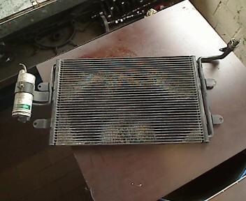 Foto: KONDENSATOR KLIMAANLAGE eines Seat Toledo 1.6