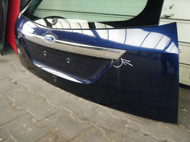 Foto: HECKKLAPPE / HECKDECKEL eines Ford Focus CLX