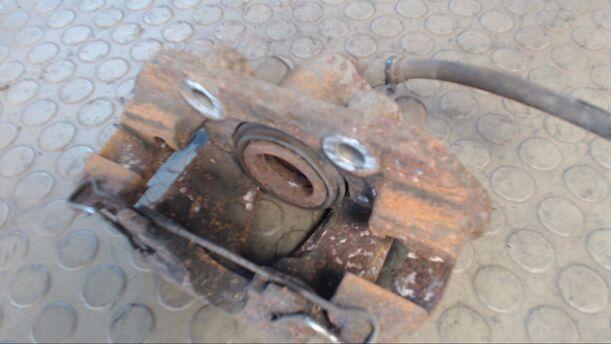 Foto: BREMSSATTEL VORN RECHTS eines Opel Astra Caravan TD
