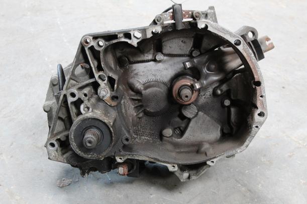 Foto: SCHALTGETRIEBE 5-GANG (60000km) eines Volvo 460 CLX